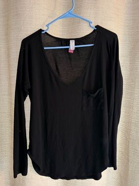 No Boundaries Black Long Sleeve Scoop Neck Top with Chest Pocket